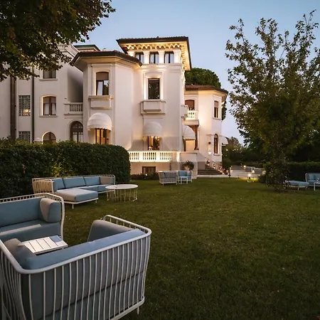 Otel De La Riccione