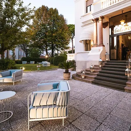 Otel De La 4*