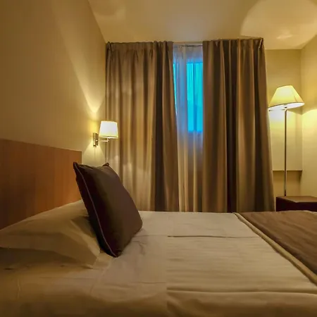De La Otel 4*