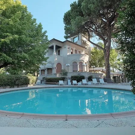 De La Ξενοδοχείο 4*