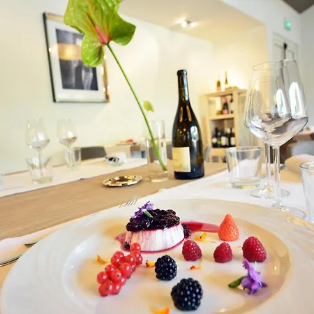 Ξενοδοχείο De La 4*