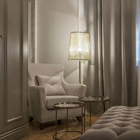 De La Otel 4*