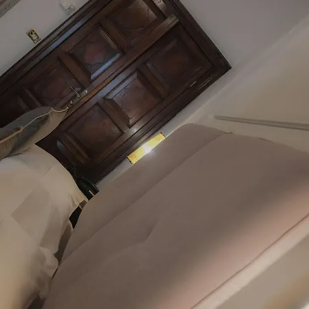 Hotel De La 4*