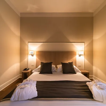 Hotel De La 4*