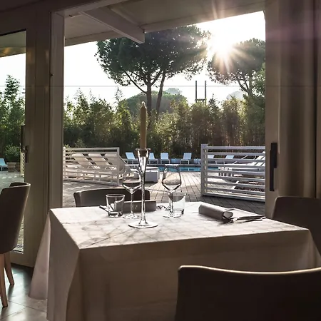 Hotel De La 4*