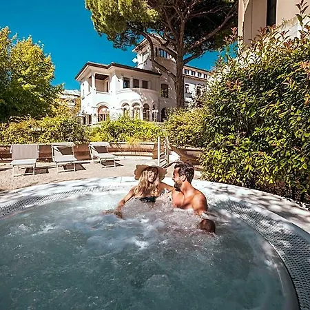 De La Hotel 4*